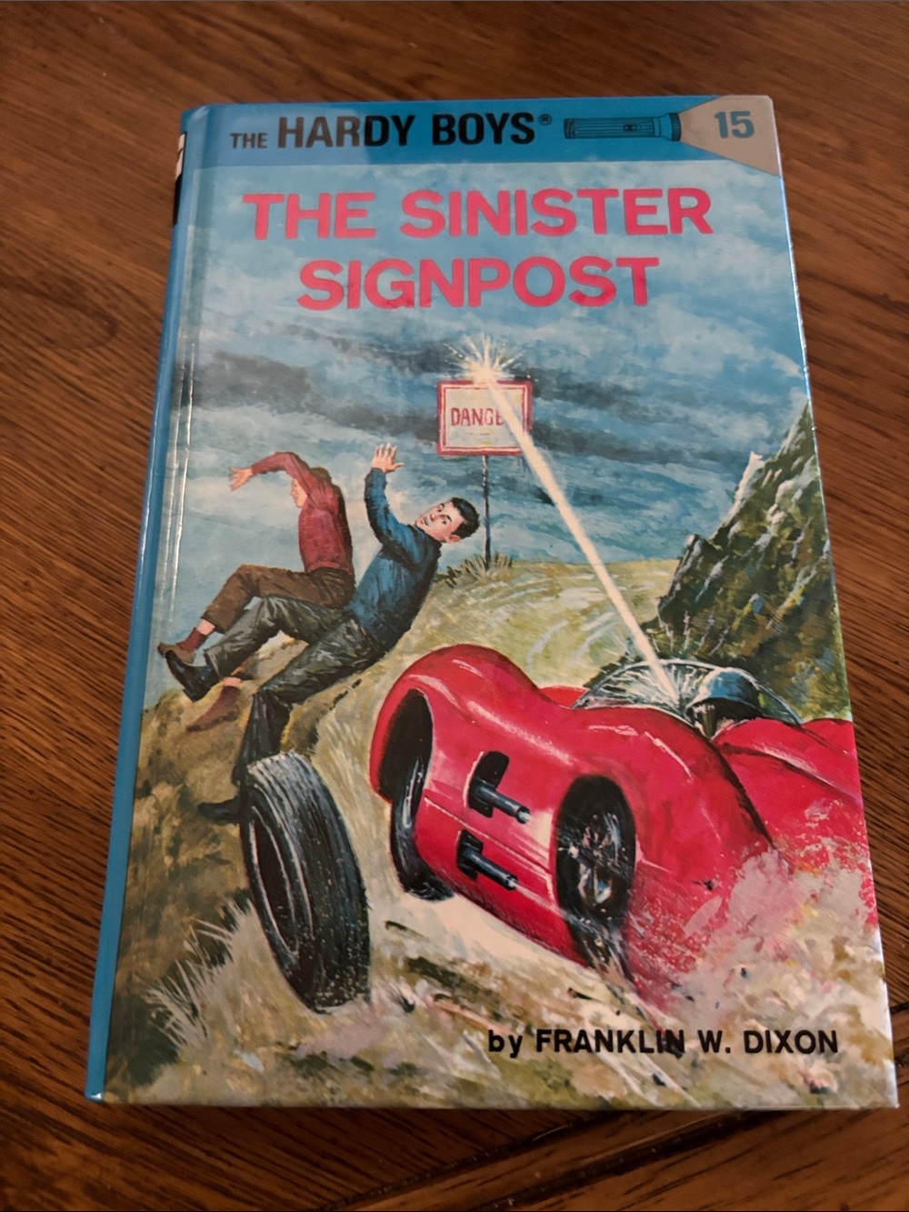The Hardy Boys "The Sinister Signpost" Vintage Blue & Red Hardcover # 15